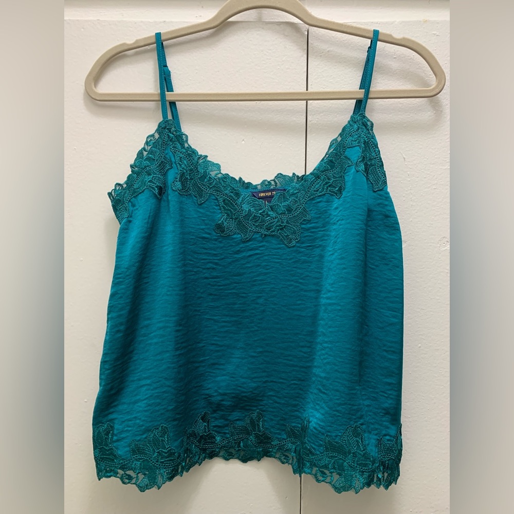 Forever 21 women’s top size: Small